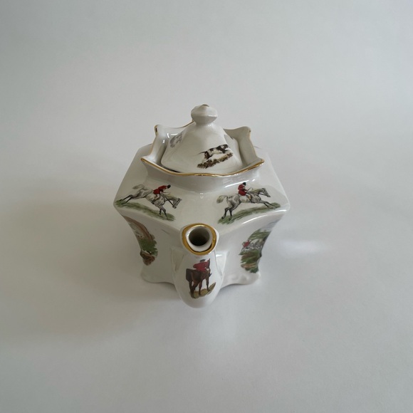 Crownford Giftware Teapot Fox Hunting Scene - Picture 3 of 10